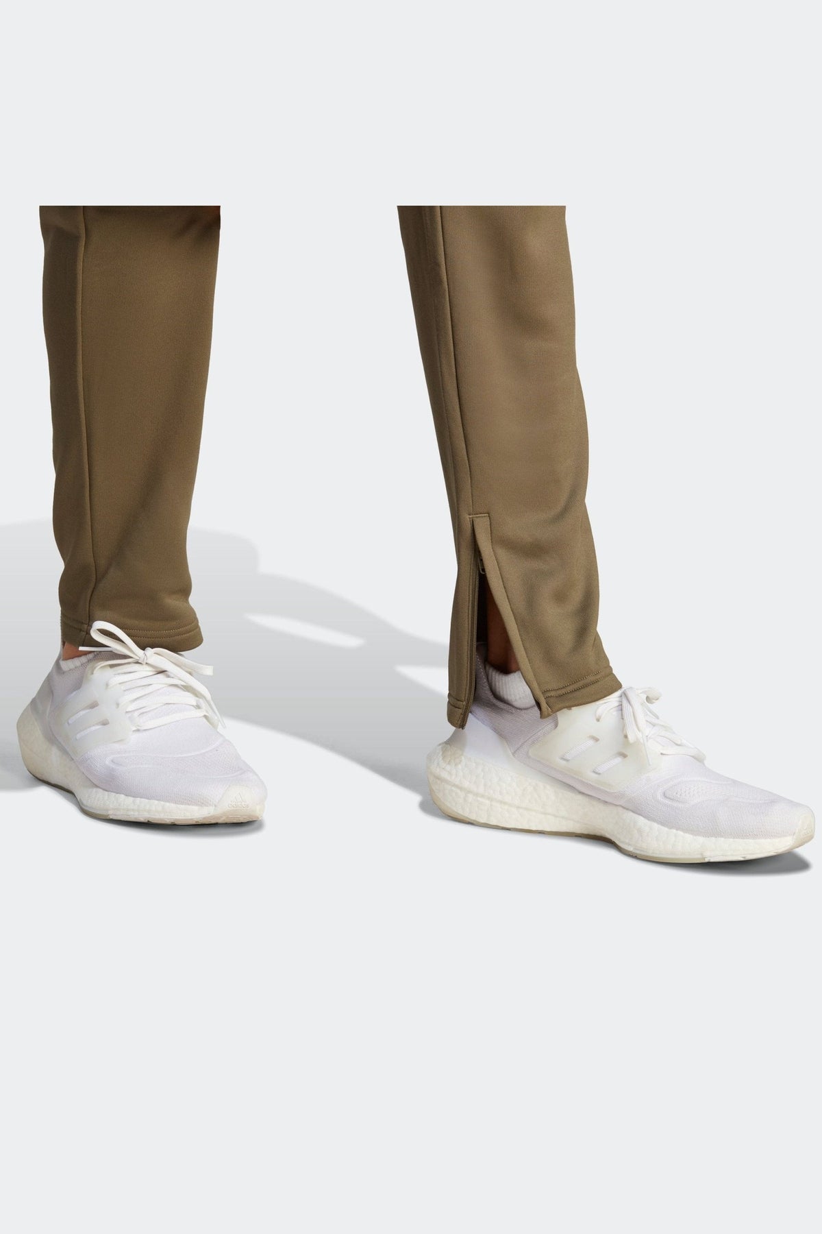 ADIDAS - מכנסיים ארוכים לגברים GAME AND GO SMALL LOGO בצבע ירוק זית - MASHBIR//365