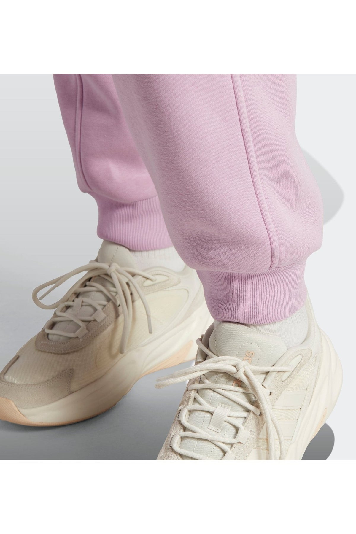 ADIDAS - מכנסיים ארוכים לנשים ALL SZN בצבע ורוד - MASHBIR//365