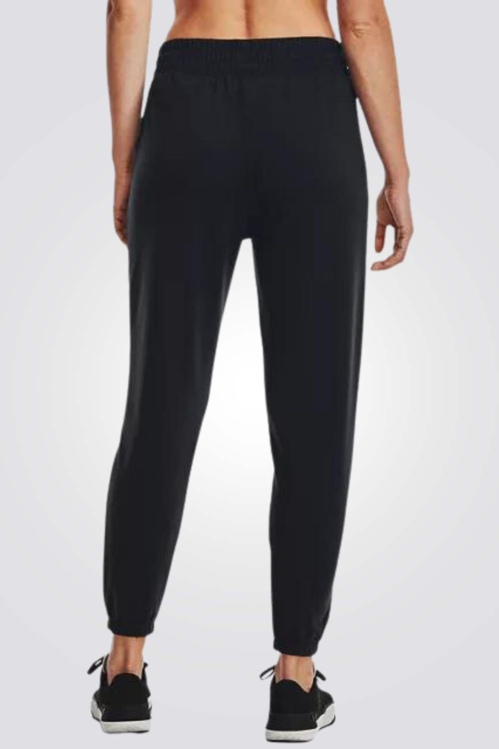 UNDER ARMOUR - מכנסיים ארוכים לנשים בצבע שחור - MASHBIR//365