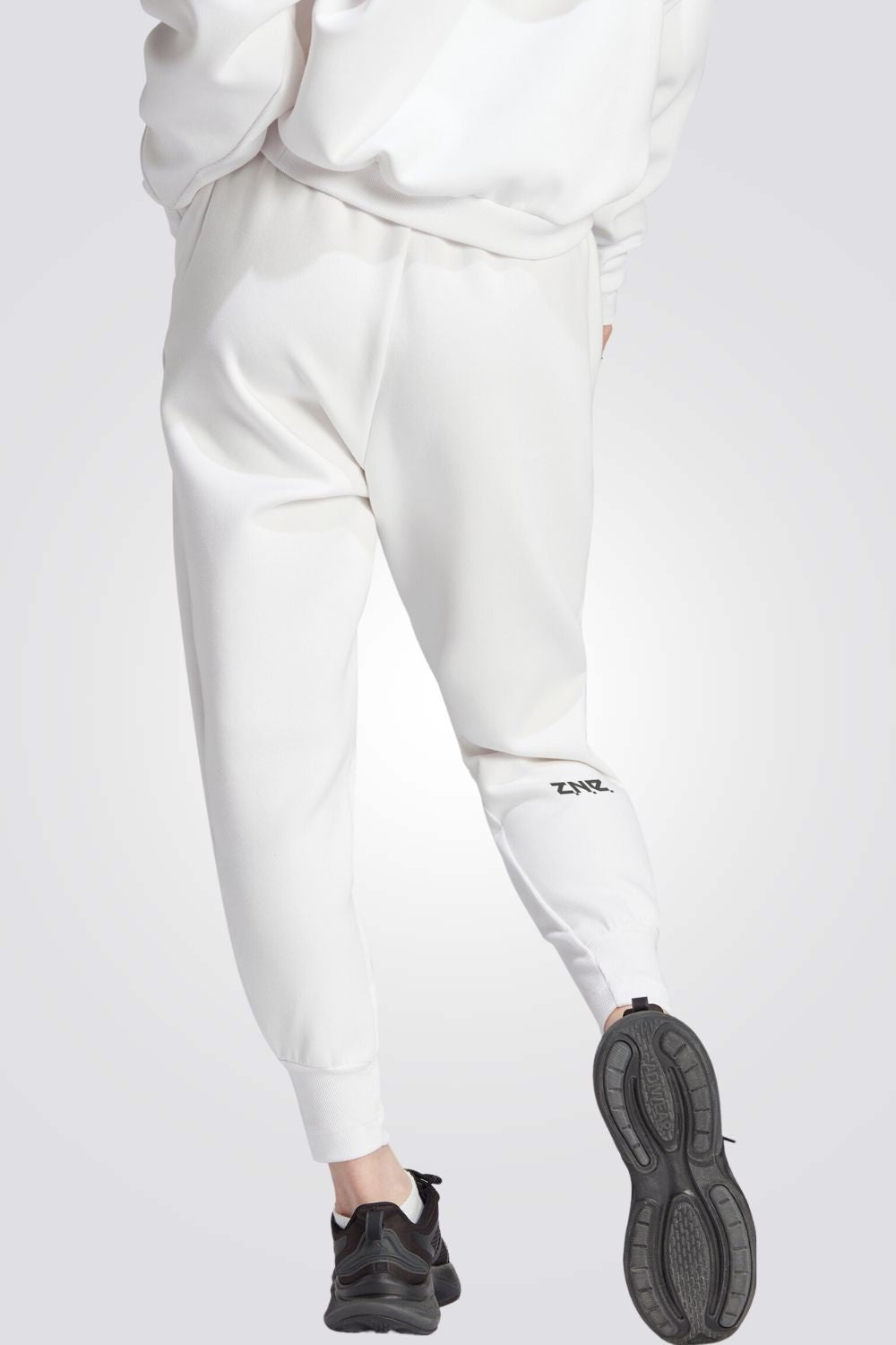 ADIDAS - מכנסיים ארוכים לנשים Z.N.E בצבע לבן - MASHBIR//365