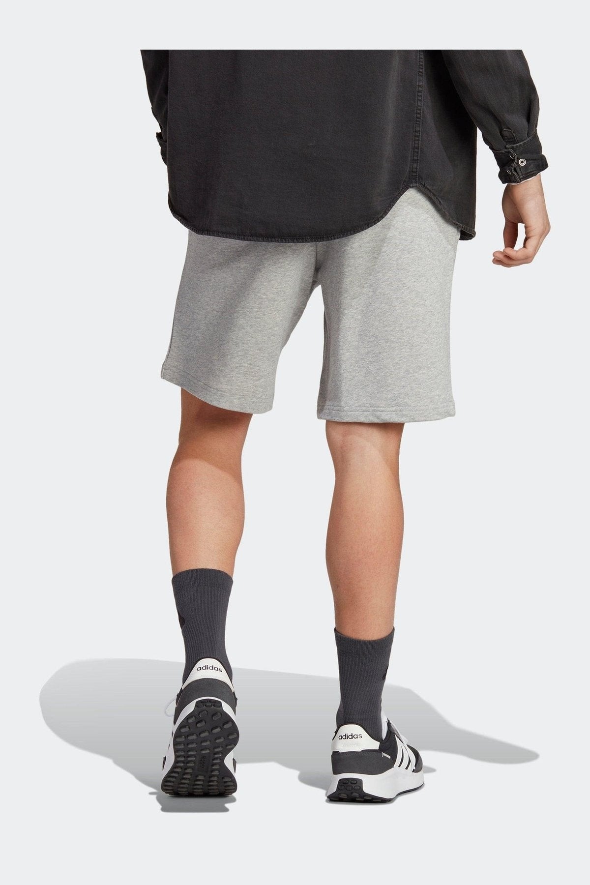 ADIDAS - מכנסיים קצרים ALL SZN בצבע אפור - MASHBIR//365