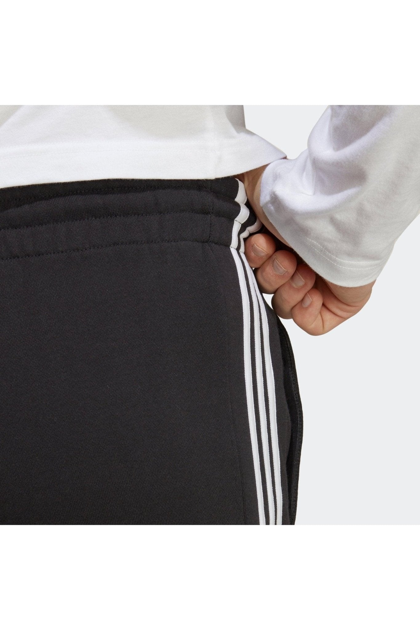 ADIDAS - מכנסיים קצרים ESSENTIALS בצבע שחור - MASHBIR//365