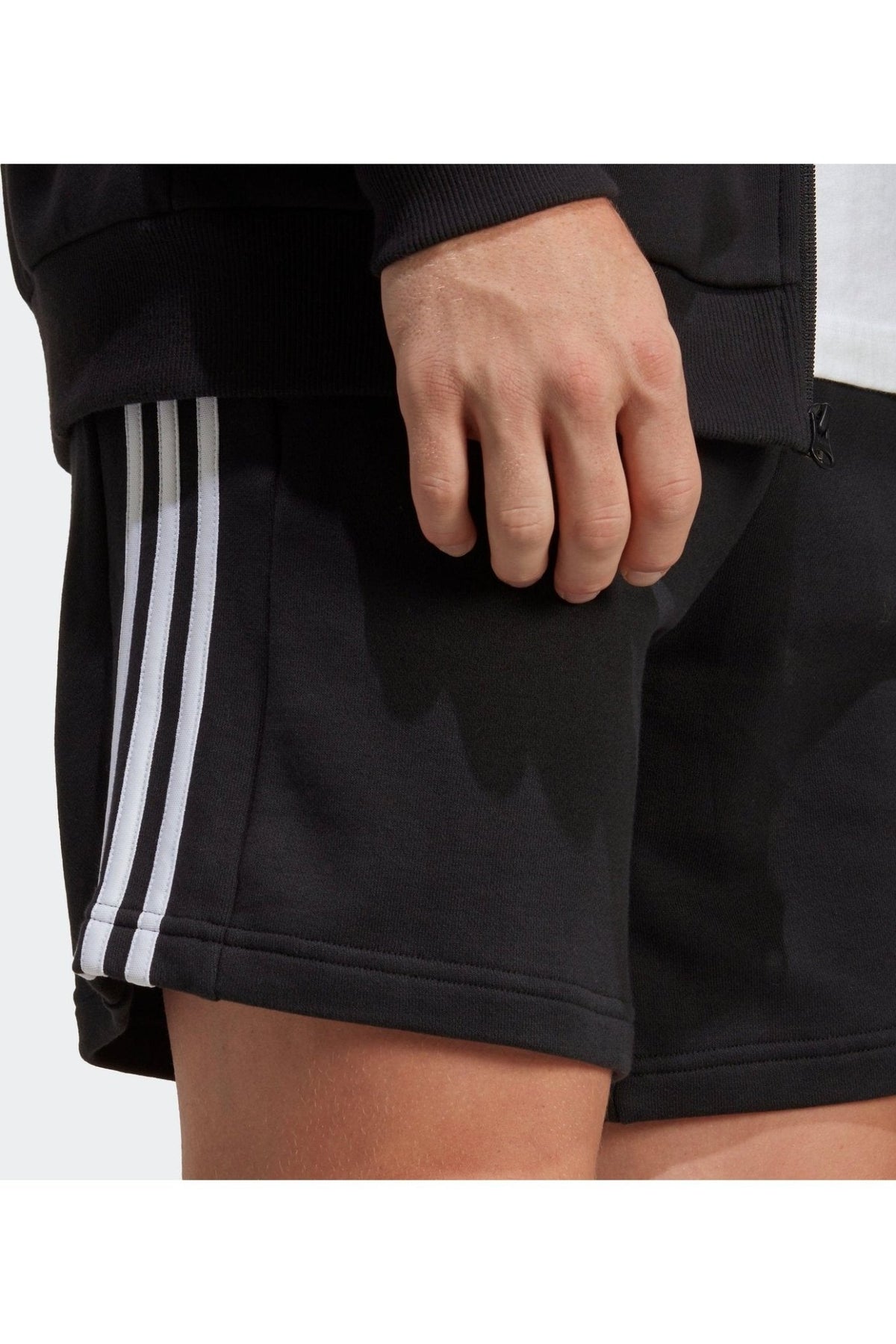 ADIDAS - מכנסיים קצרים ESSENTIALS בצבע שחור - MASHBIR//365