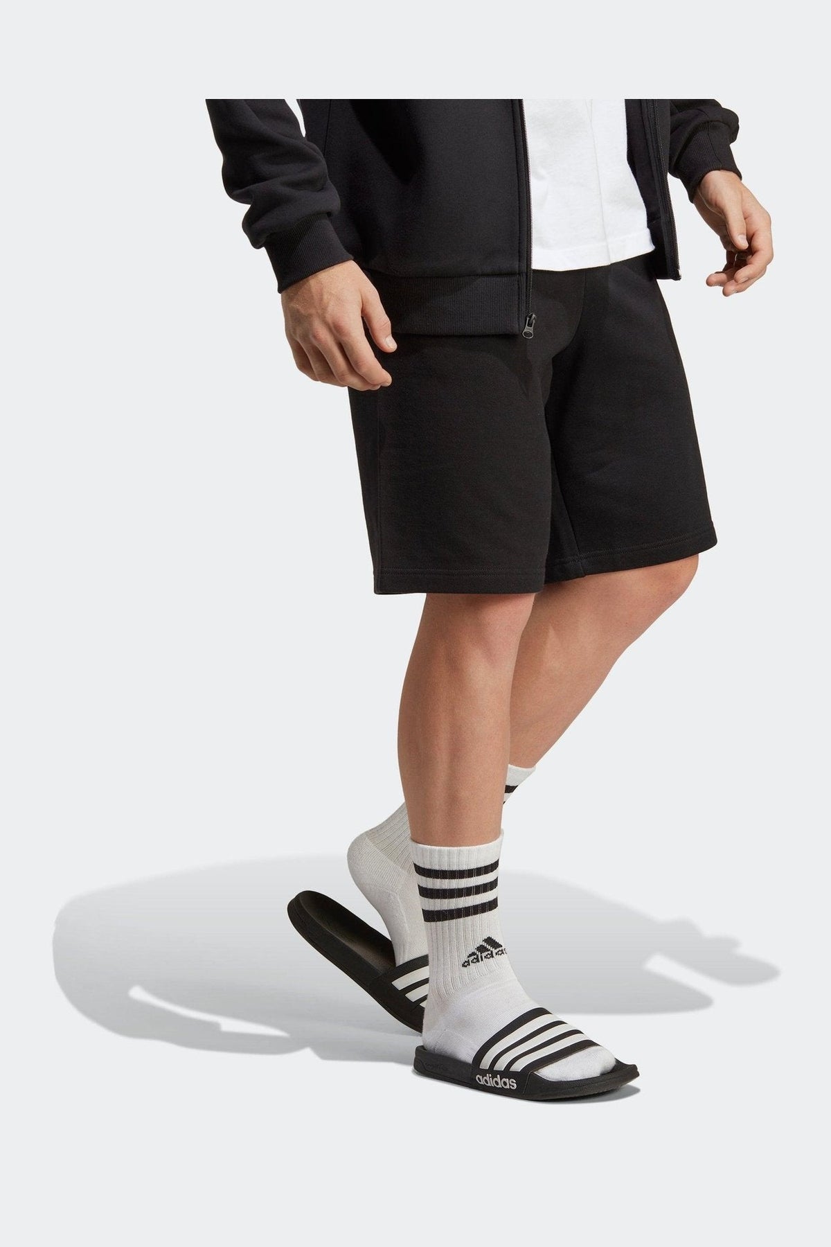 ADIDAS - מכנסיים קצרים ESSENTIALS BIG LOGO בצבע שחור - MASHBIR//365