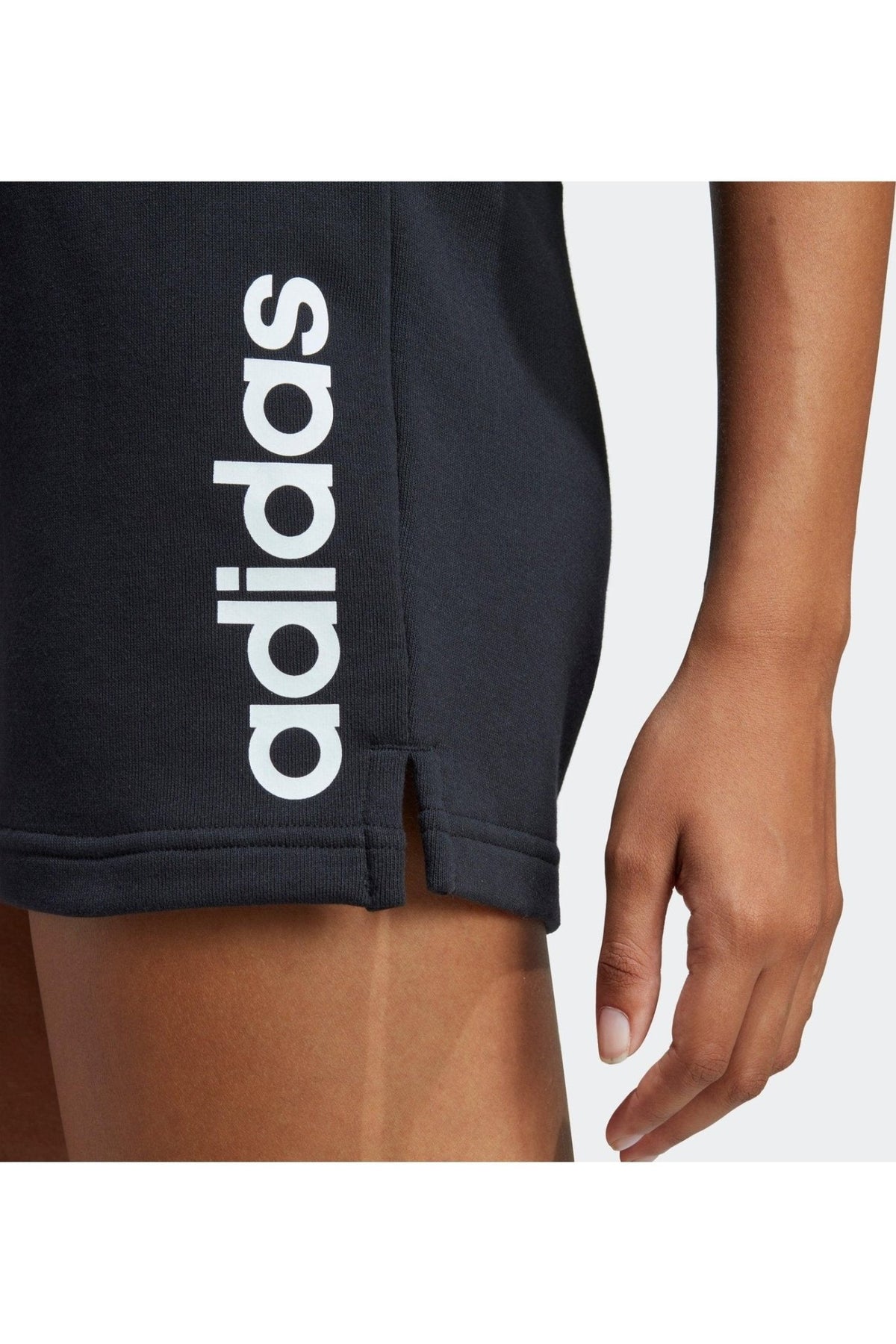 ADIDAS - מכנסיים קצרים ESSENTIALS LINEAR בצבע שחור - MASHBIR//365