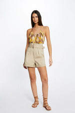 MORGAN - מכנסיים קצרים גזרה גבוהה בצבע בז' - MASHBIR//365
