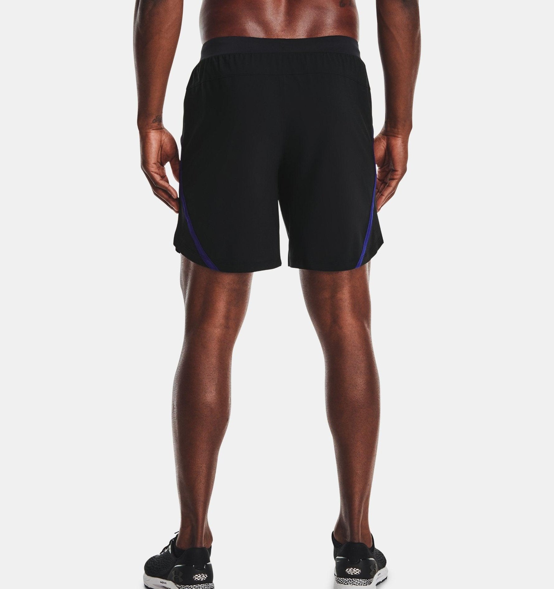 UNDER ARMOUR - מכנסיים קצרים Launch Run 7" - MASHBIR//365