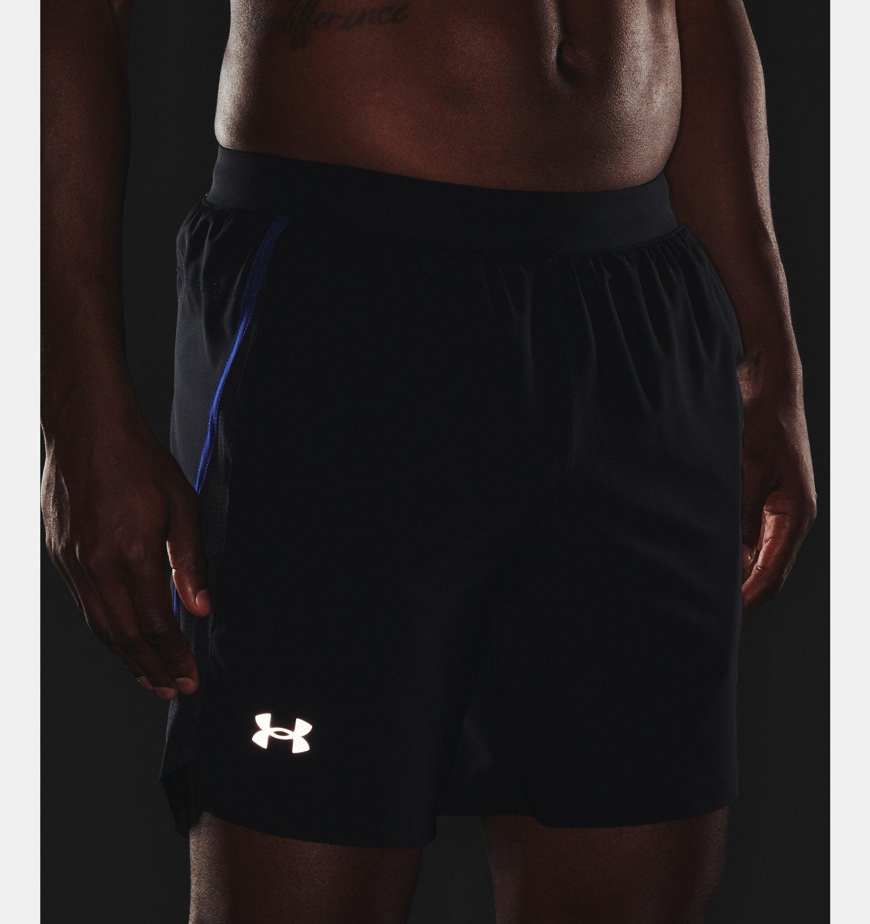 UNDER ARMOUR - מכנסיים קצרים Launch Run 7" - MASHBIR//365