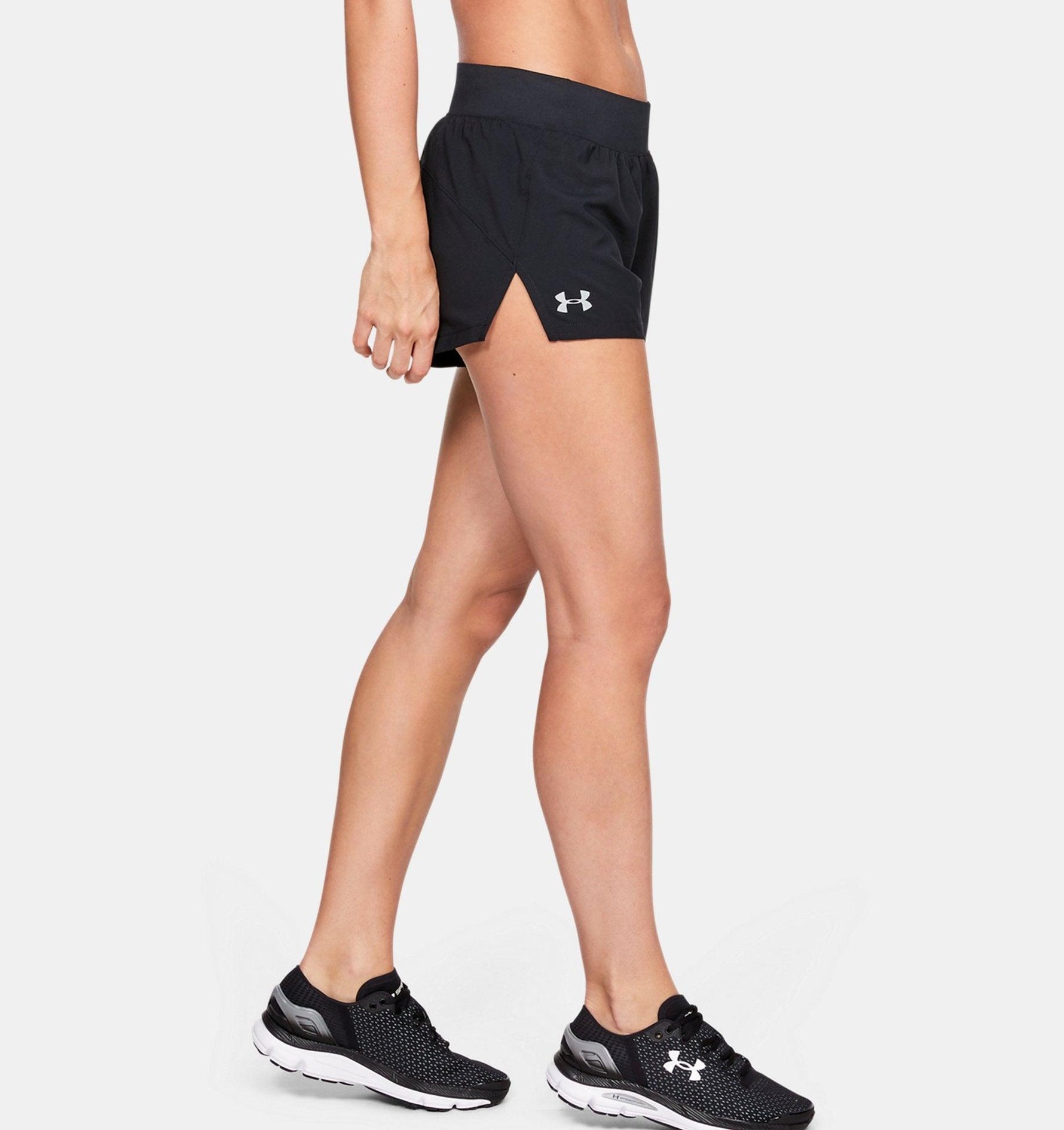 UNDER ARMOUR - מכנסיים קצרים Launch SW 3 - MASHBIR//365