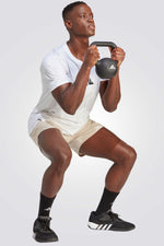 ADIDAS - מכנסיים קצרים לגברים DESIGNED FOR MOVEMENT בצבע בז' - MASHBIR//365