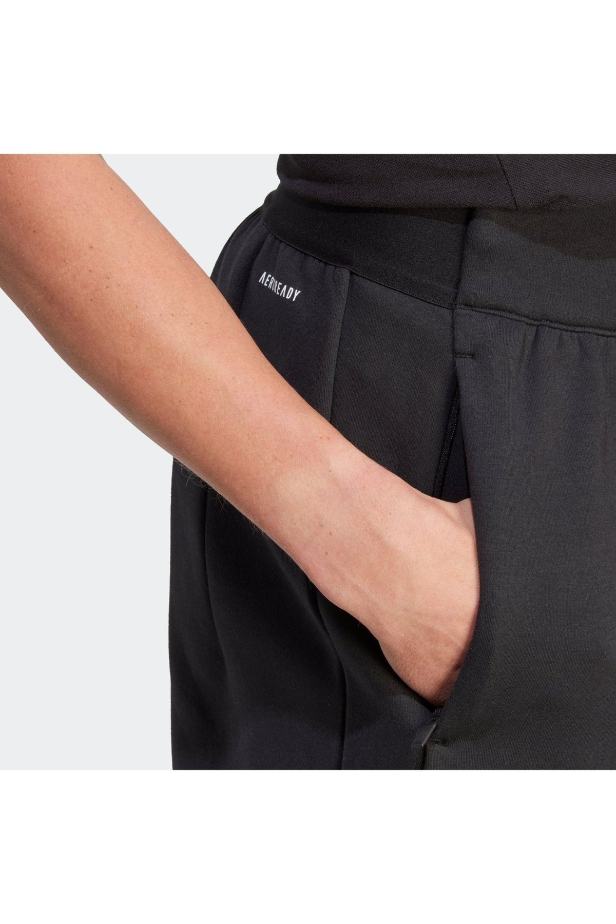 ADIDAS - מכנסיים קצרים לגברים Z.N.E PREMIUM בצבע שחור - MASHBIR//365