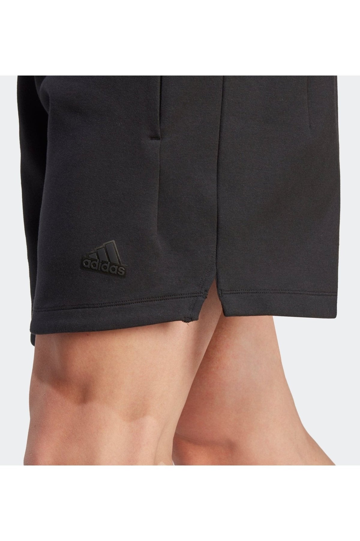 ADIDAS - מכנסיים קצרים לגברים Z.N.E PREMIUM בצבע שחור - MASHBIR//365