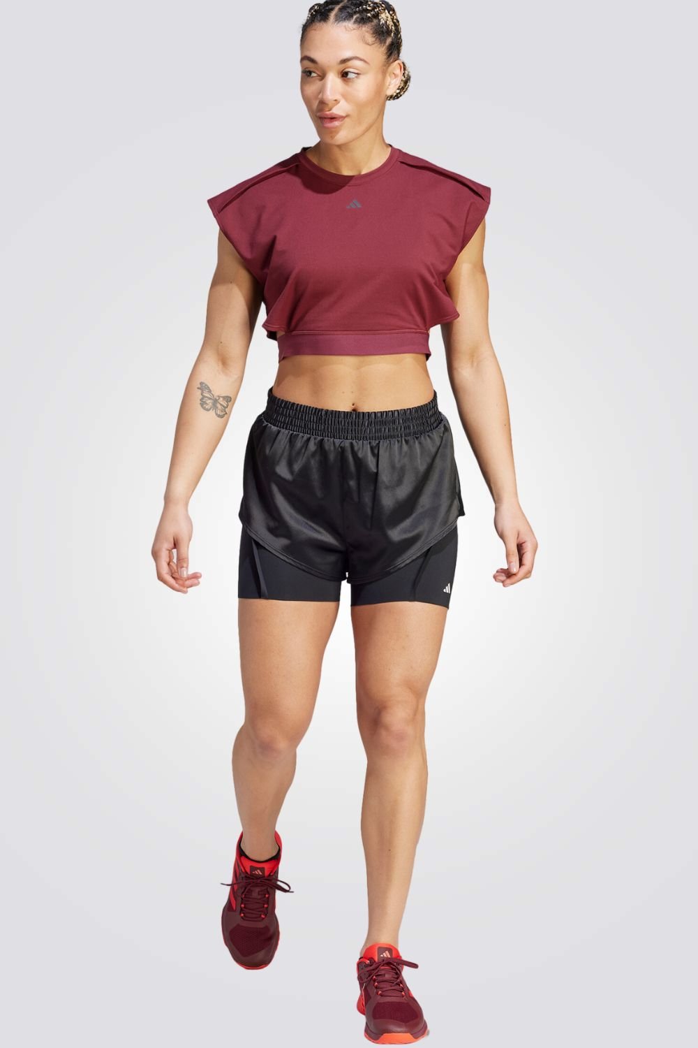 ADIDAS - מכנסיים קצרים לנשים POWER 2 IN 1 בצבע שחור ולבן - MASHBIR//365