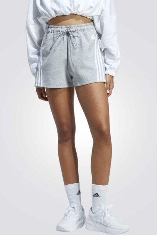 ADIDAS - מכנסיים קצרים לנשים W FI 3S SHORT בצבע אפור בהיר - MASHBIR//365