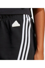 ADIDAS - מכנסיים קצרים לנשים W FI 3S SHORT בצבע שחור - MASHBIR//365