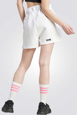 ADIDAS - מכנסיים קצרים לנשים Z.N.E בצבע לבן - MASHBIR//365