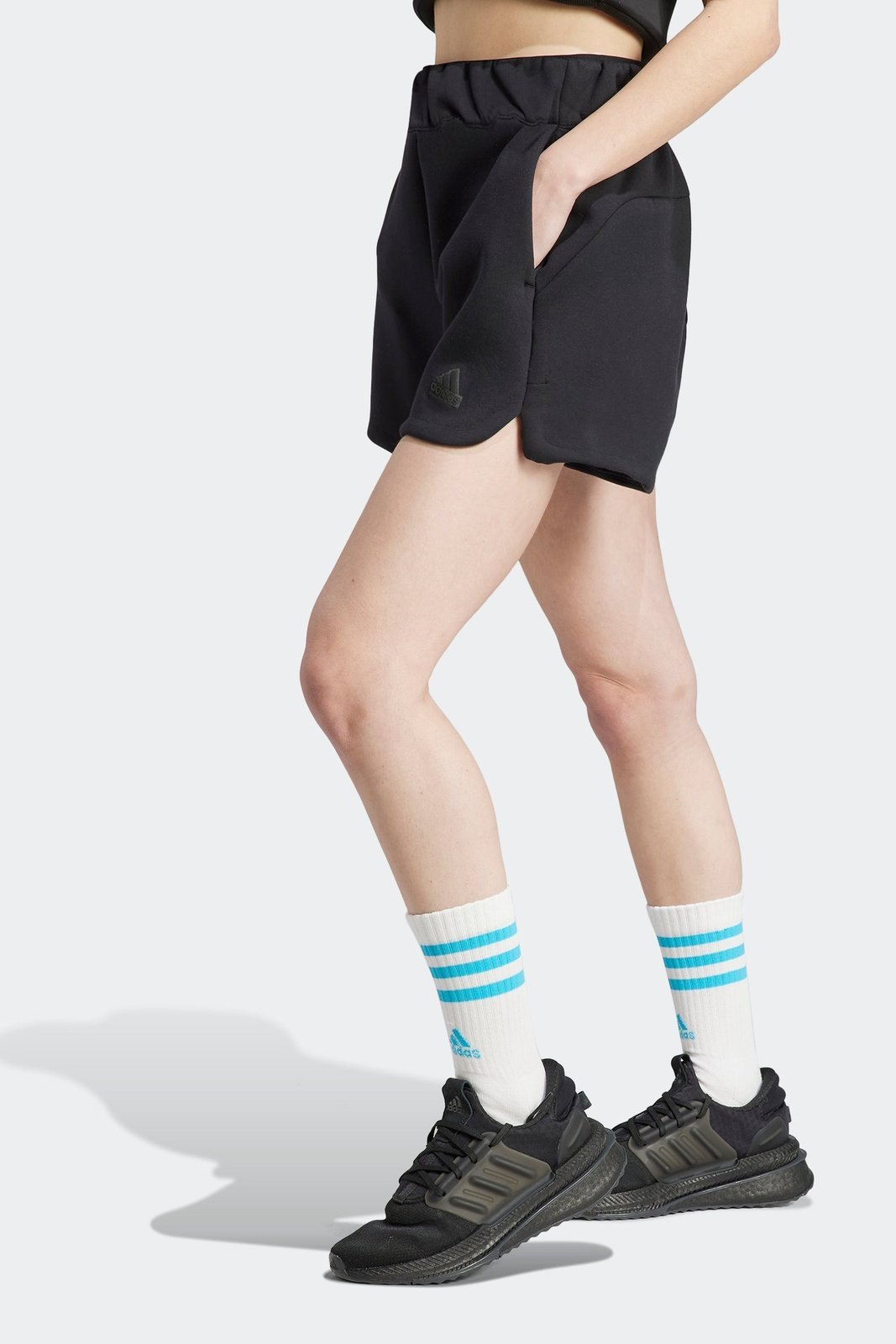 ADIDAS - מכנסיים קצרים לנשים Z.N.E בצבע שחור - MASHBIR//365