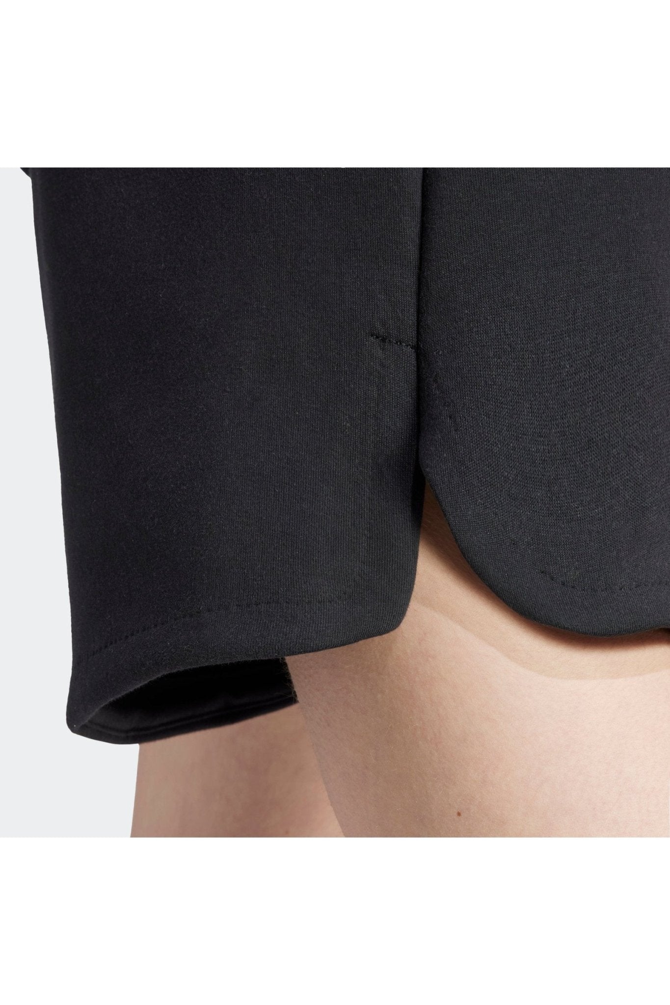 ADIDAS - מכנסיים קצרים לנשים Z.N.E בצבע שחור - MASHBIR//365