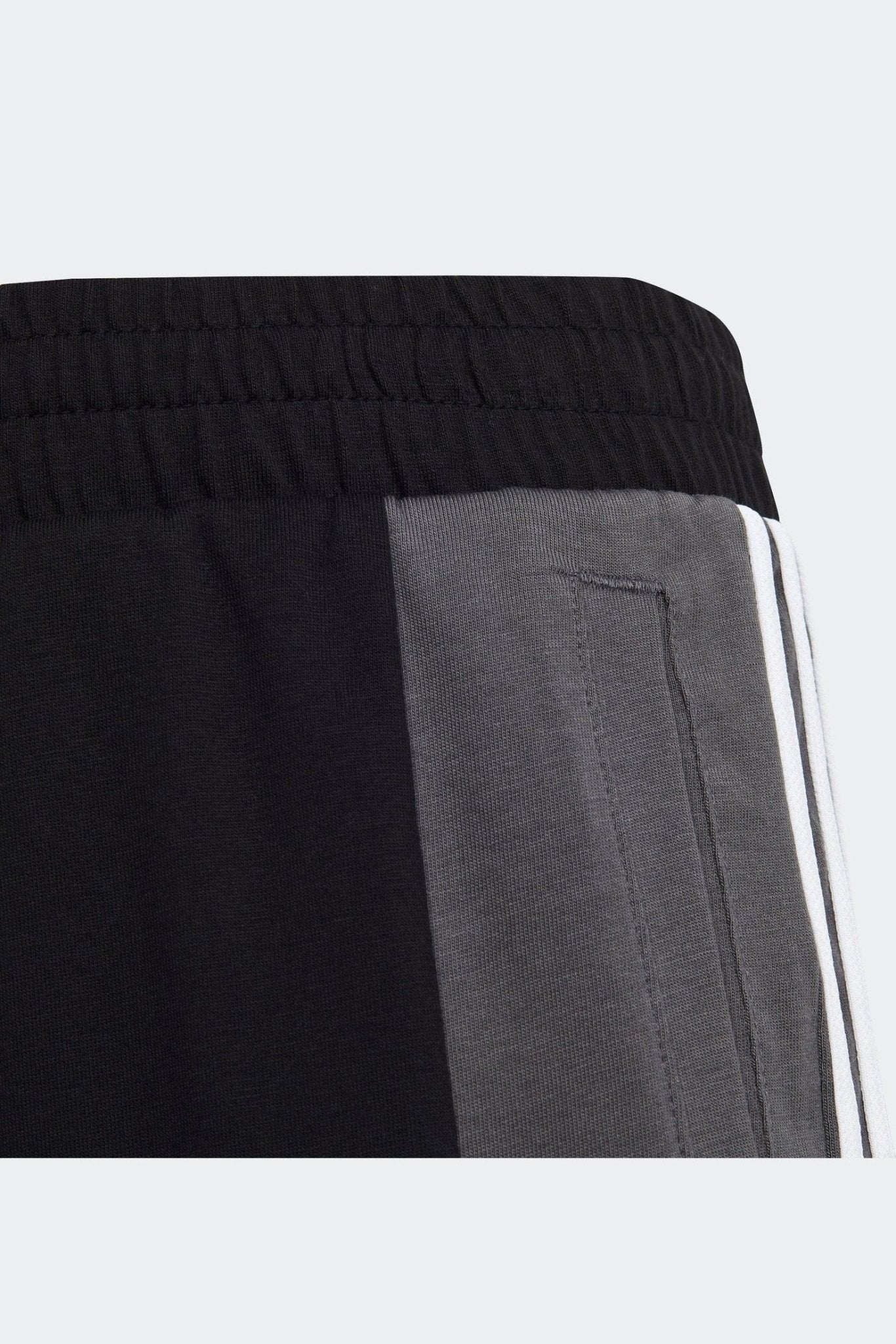 ADIDAS - מכנסיים קצרים לנוער בצבע שחור אפור - MASHBIR//365