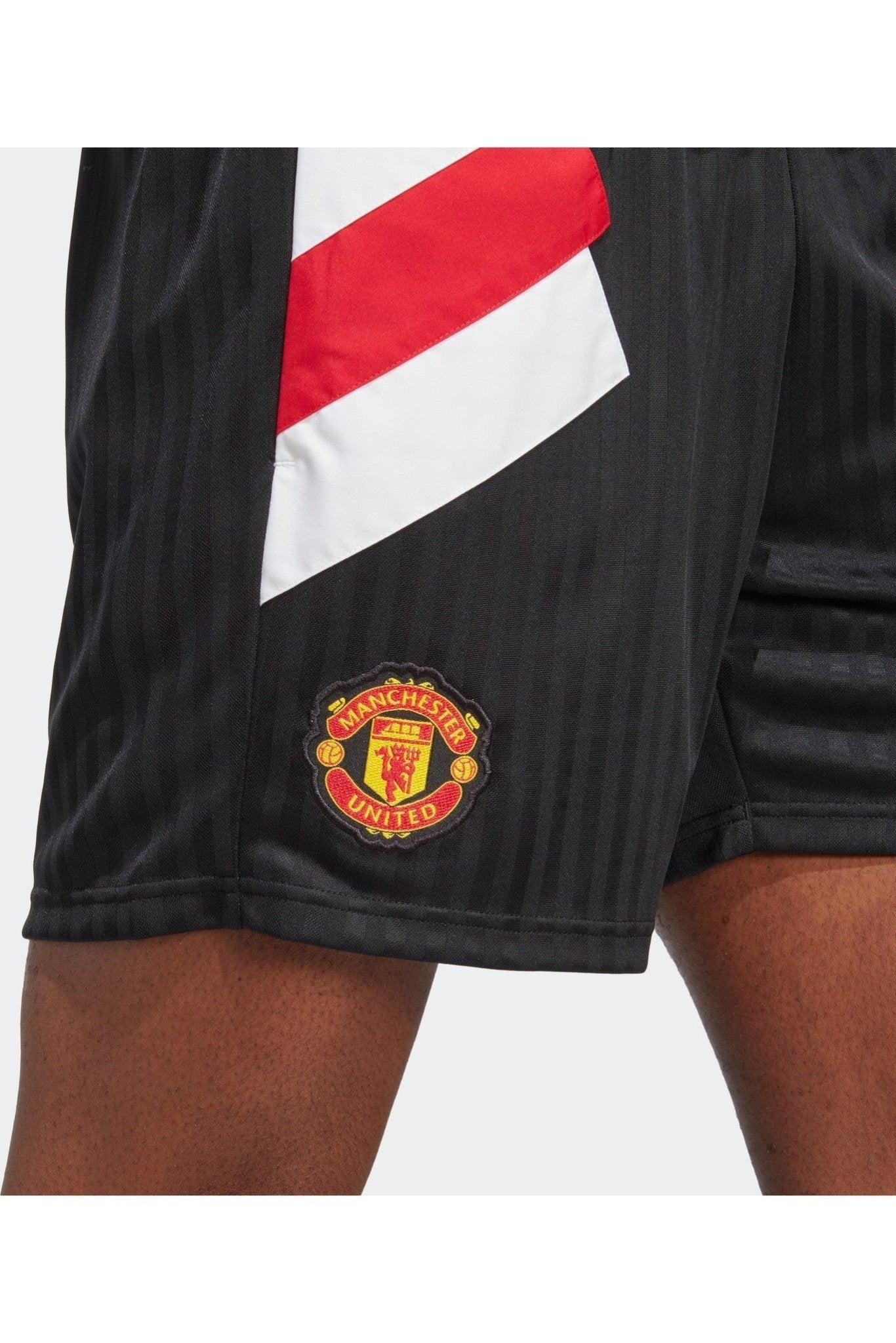 ADIDAS - מכנסיים קצרים MANCHESTER UNITED לגבר בצבע שחור - MASHBIR//365