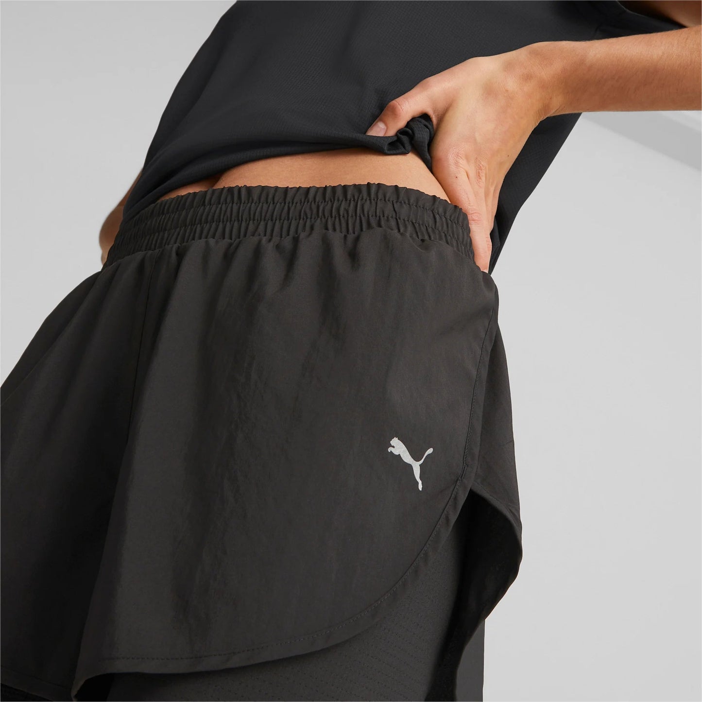 PUMA - מכנסיים קצרים RUN FAVORITE לנשים בצבע שחור - MASHBIR//365