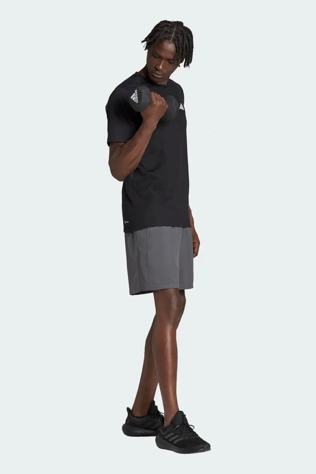 ADIDAS - מכנסיים קצרים TRAIN ESSENTIALS WOVEN בצבע אפור - MASHBIR//365