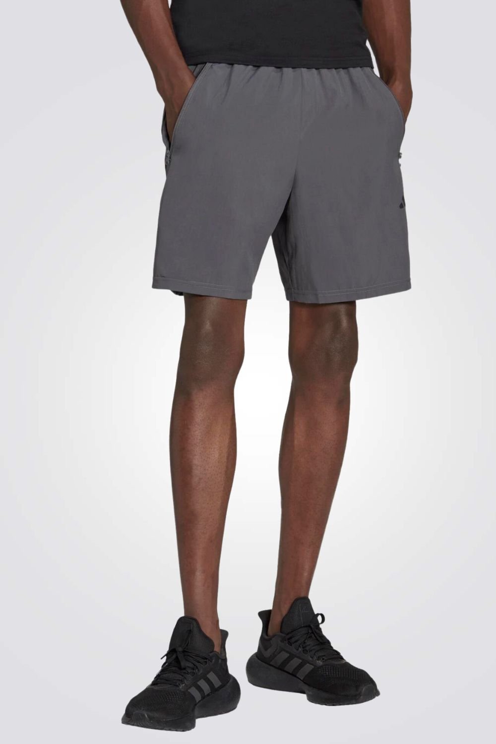 ADIDAS - מכנסיים קצרים TRAIN ESSENTIALS WOVEN בצבע אפור - MASHBIR//365