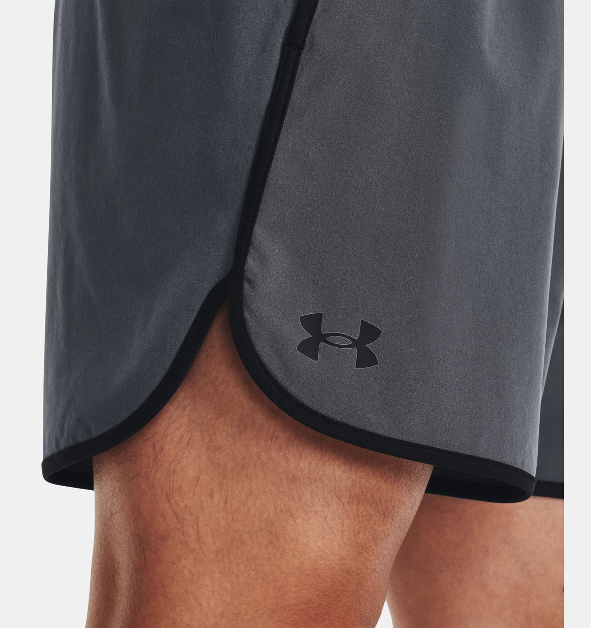 UNDER ARMOUR - מכנסיים קצרים UA HIIT Woven 6in בצבע אפור - MASHBIR//365