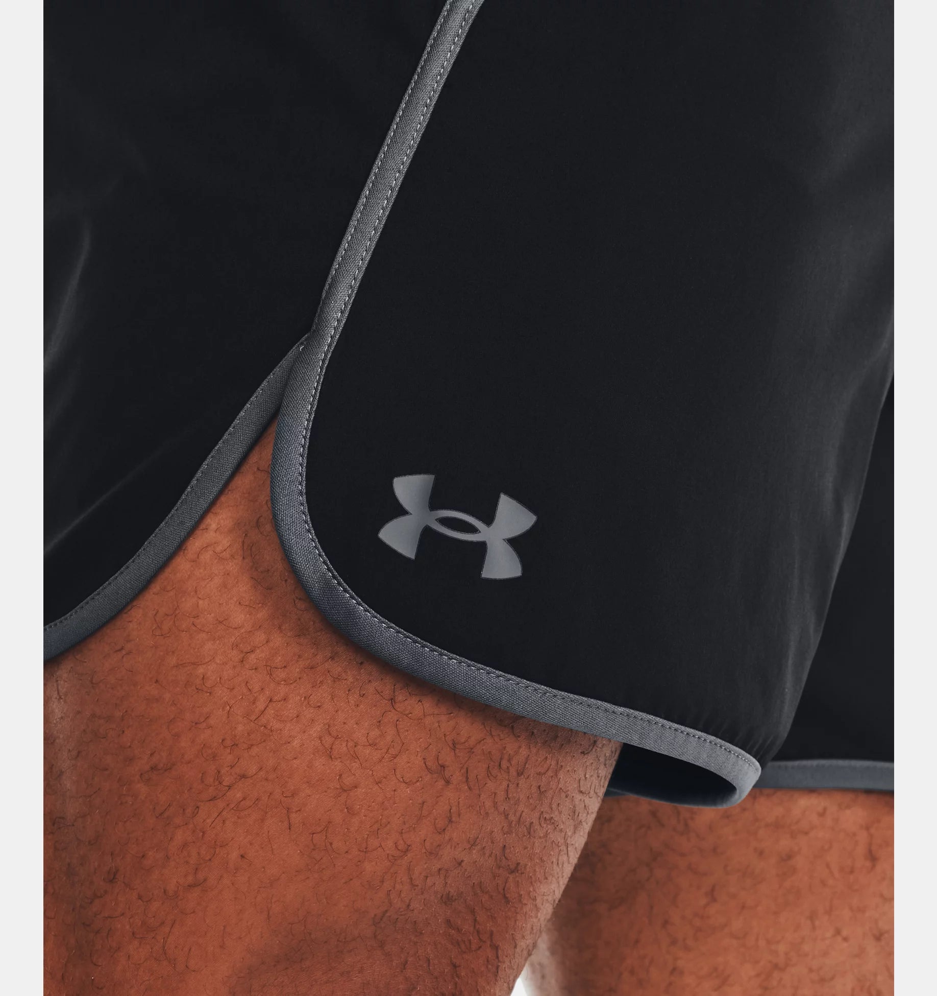 UNDER ARMOUR - מכנסיים קצרים UA HIIT Woven 6in בצבע שחור - MASHBIR//365