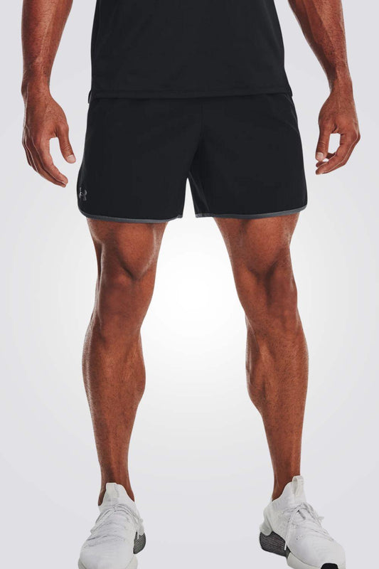 UNDER ARMOUR - מכנסיים קצרים UA HIIT Woven 6in בצבע שחור - MASHBIR//365