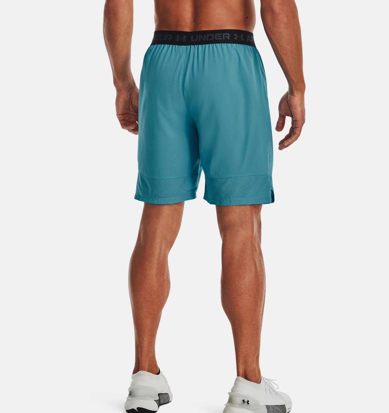 UNDER ARMOUR - מכנסיים קצרים UA Vanish Woven 8in בצבע טורקיז - MASHBIR//365