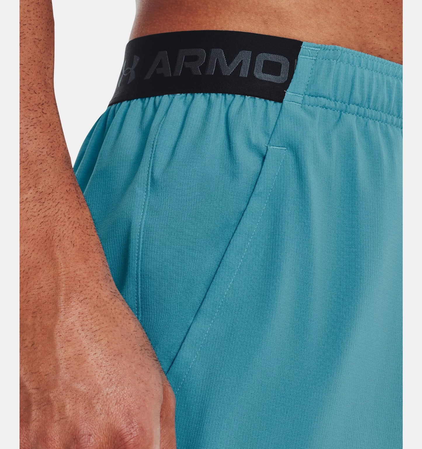 UNDER ARMOUR - מכנסיים קצרים UA Vanish Woven 8in בצבע טורקיז - MASHBIR//365