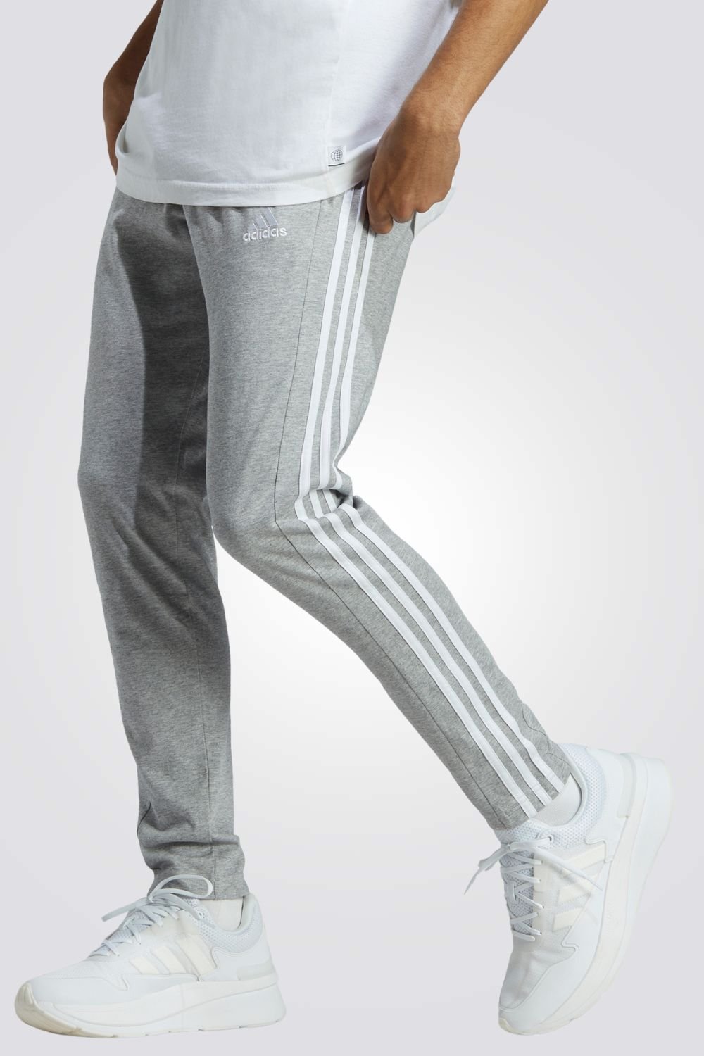 ADIDAS - מכנסיים לגברים ESSENTIALS בצבע אפור - MASHBIR//365