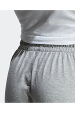 ADIDAS - מכנסיים לגברים ESSENTIALS בצבע אפור - MASHBIR//365