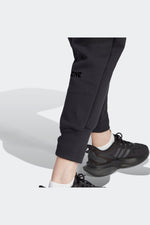 ADIDAS - מכנסיים לנשים Z.N.E בצבע שחור - MASHBIR//365