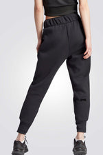 ADIDAS - מכנסיים לנשים Z.N.E בצבע שחור - MASHBIR//365