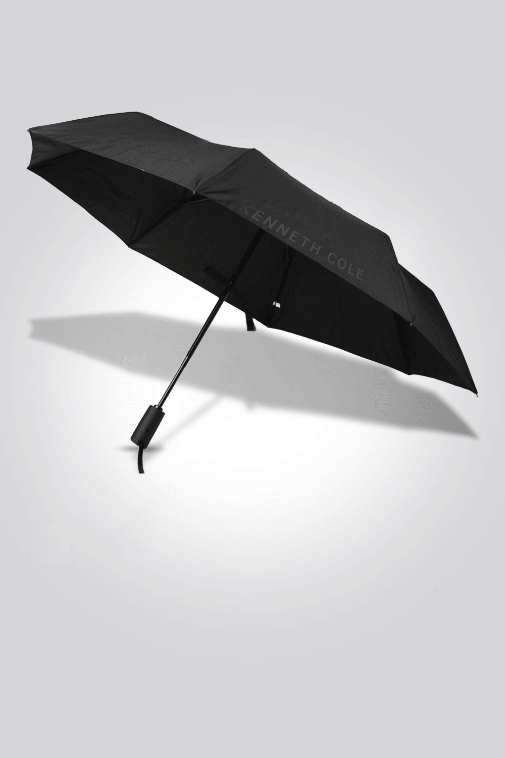 KENNETH COLE - מטריה 21 אינץ' בצבע שחור - MASHBIR//365