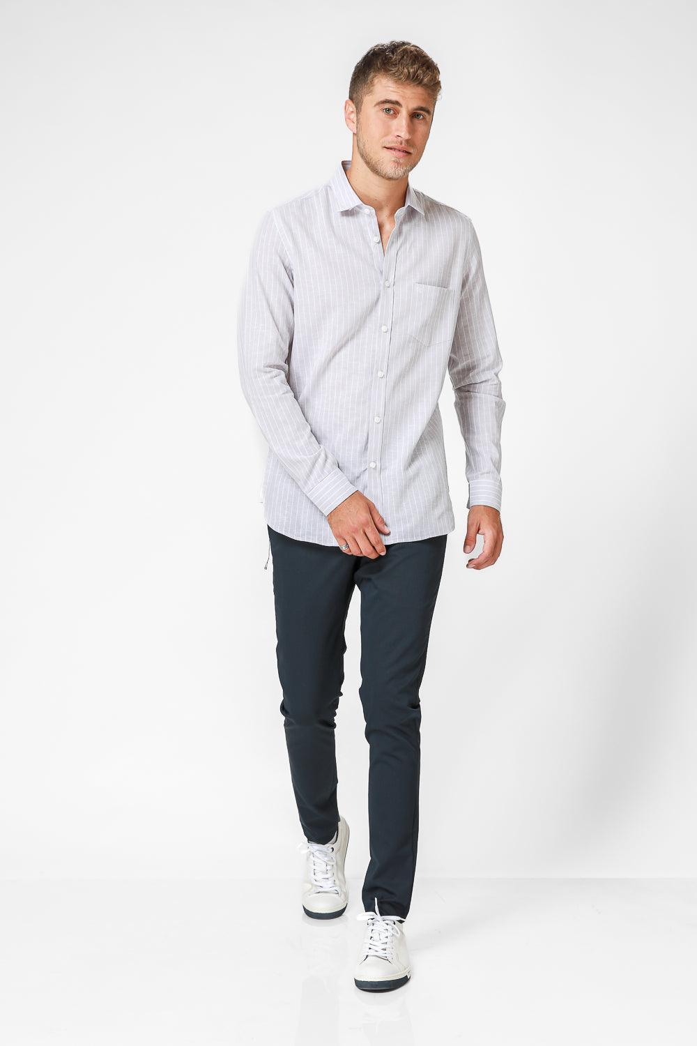 KENNETH COLE - מכופתרת בז' עם פסים דקים בצבע לבן - MASHBIR//365