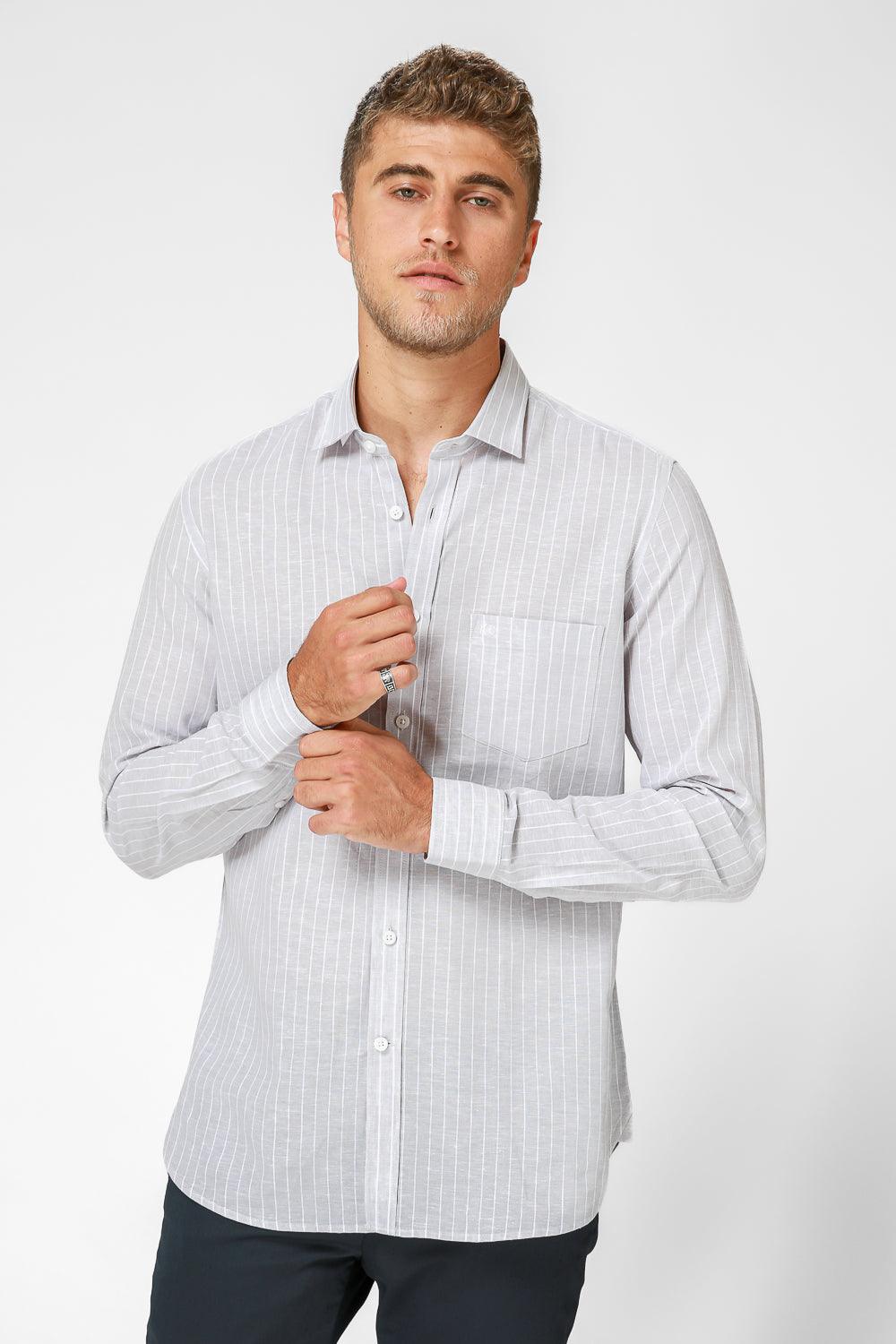 KENNETH COLE - מכופתרת בז' עם פסים דקים בצבע לבן - MASHBIR//365