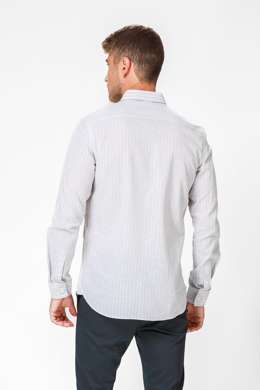 KENNETH COLE - מכופתרת בז' עם פסים דקים בצבע לבן - MASHBIR//365