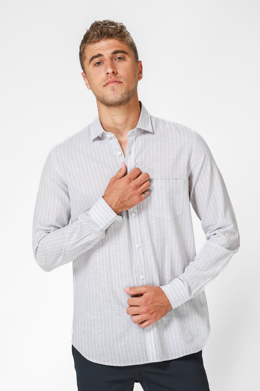 KENNETH COLE - מכופתרת בז' עם פסים דקים בצבע לבן - MASHBIR//365