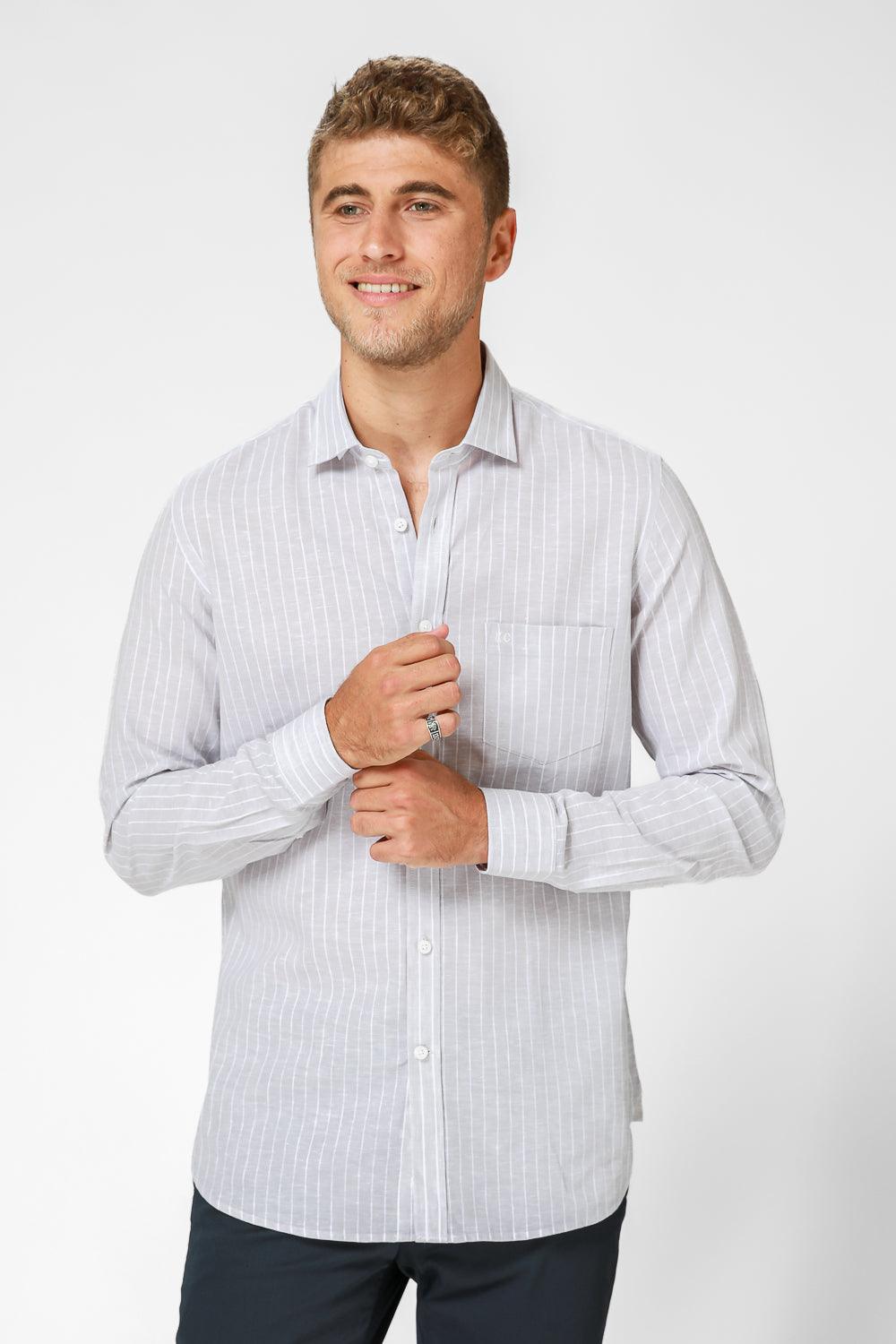 KENNETH COLE - מכופתרת בז' עם פסים דקים בצבע לבן - MASHBIR//365