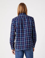 WRANGLER - מכופתרת OLD ROSE בצבע כחול - MASHBIR//365