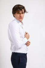 KENNETH COLE - מכופתרת PRINTED בצבע לבן - MASHBIR//365