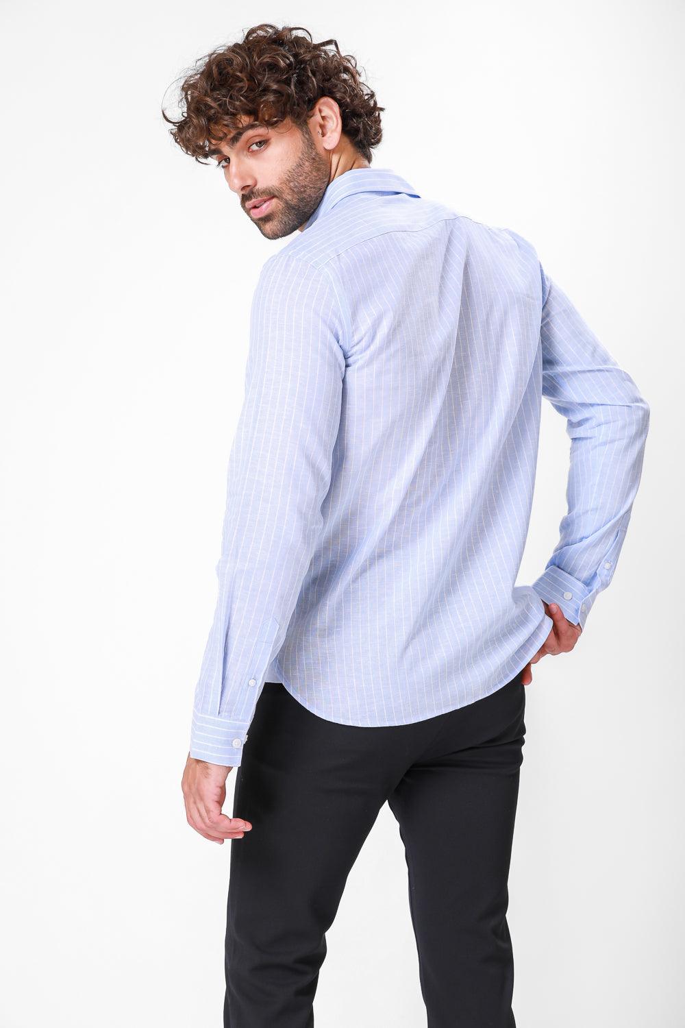 KENNETH COLE - מכופתרת תכלת עם פסים דקים בצבע לבן - MASHBIR//365