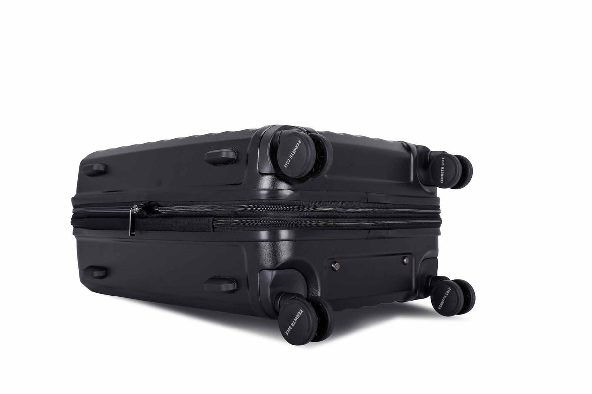 KENNETH COLE - מזוודה קשיחה 20" דגם MANHATTAN בצבע שחור - MASHBIR//365