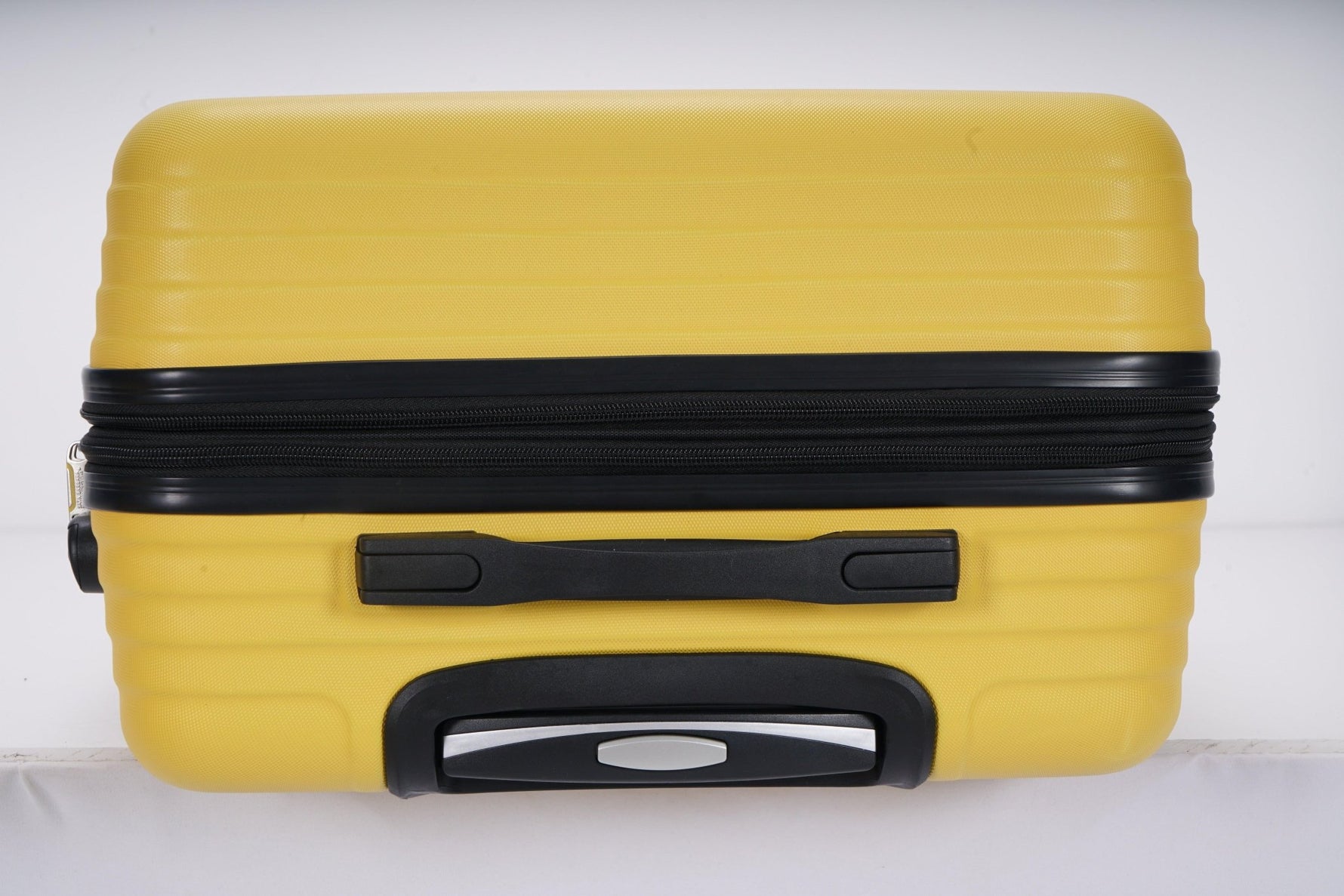 SANTA BARBARA POLO & RAQUET CLUB - מזוודה קשיחה בינונית 24" דגם 1901 בצבע צהוב - MASHBIR//365