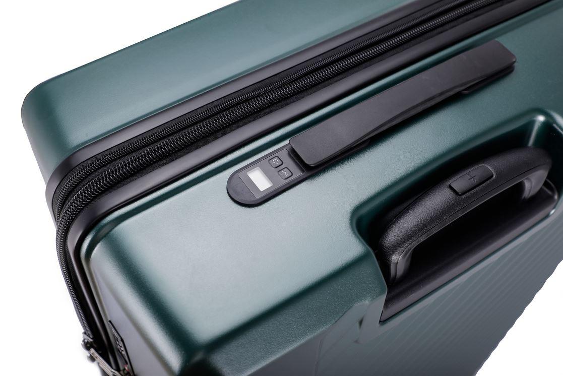 KENNETH COLE - מזוודה קשיחה גדולה 28" MANHATTAN בצבע ירוק - MASHBIR//365