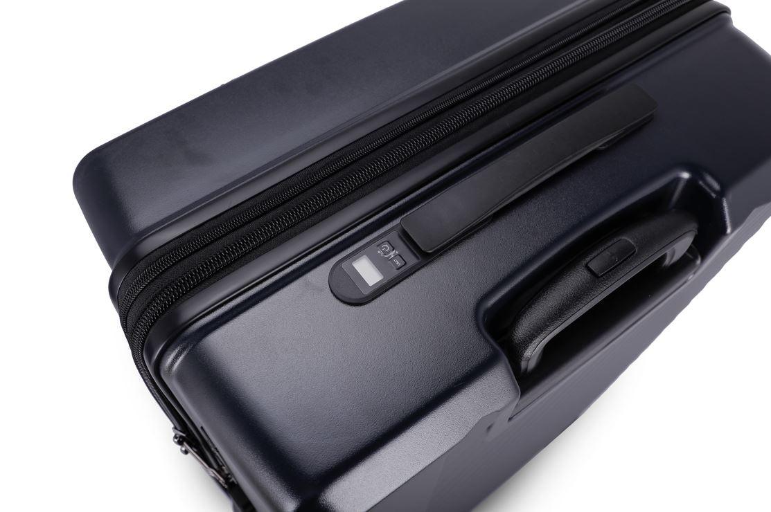 KENNETH COLE - מזוודה קשיחה גדולה 28" MANHATTAN בצבע נייבי - MASHBIR//365