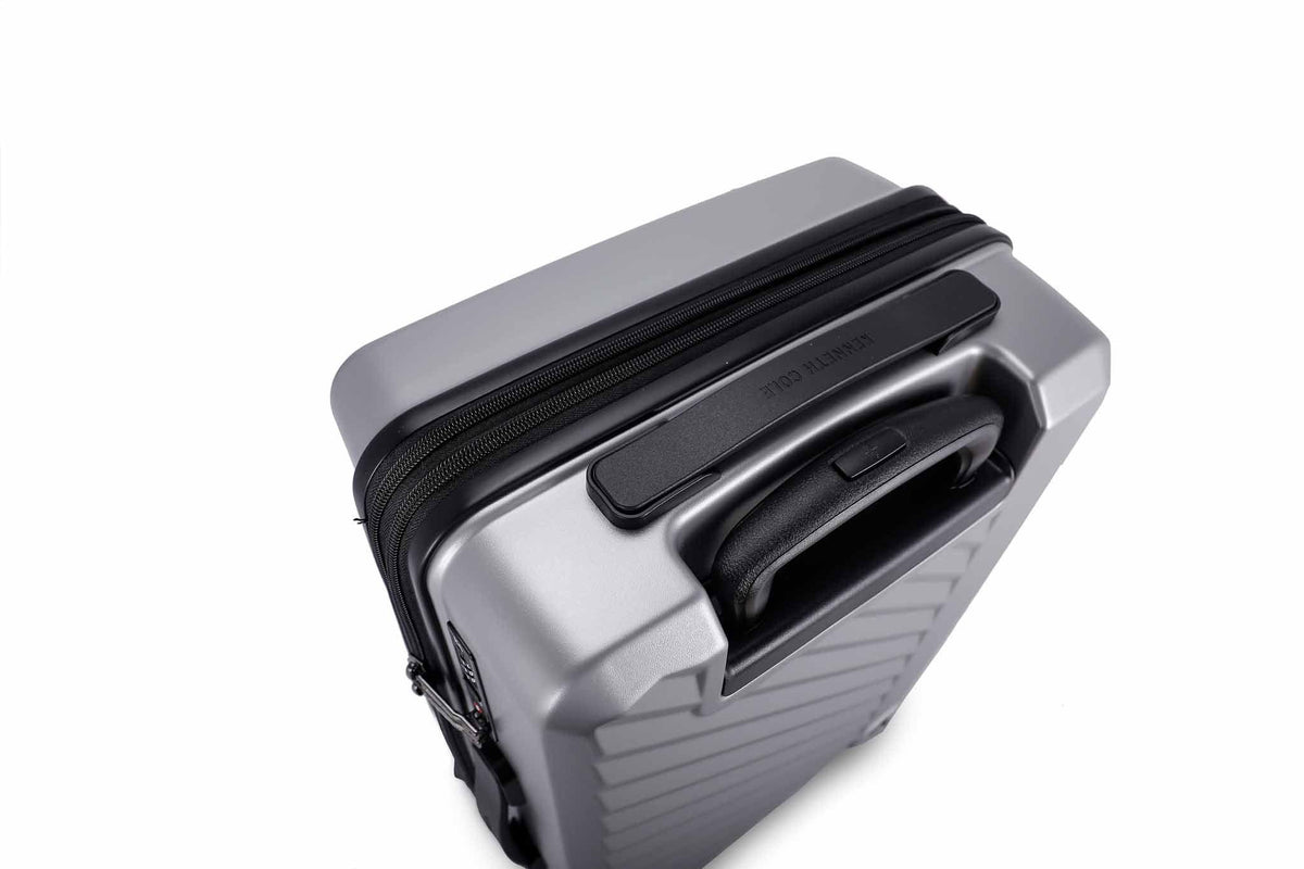 KENNETH COLE - מזוודה קשיחה גדולה 28" MANHATTAN בצבע כסף - MASHBIR//365